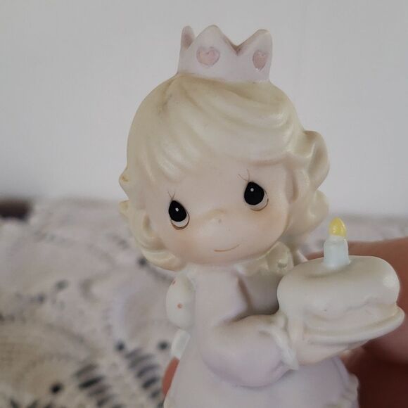 Vtg 1996 Precious Moments Birthday Wishes with Hugs & Kisses Porcelain Figurine - Picture 5 of 6